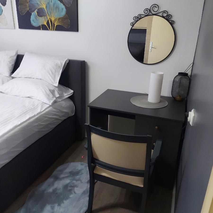 Apartman Pozoriste Penthaus บันยาลูกา ภายนอก รูปภาพ