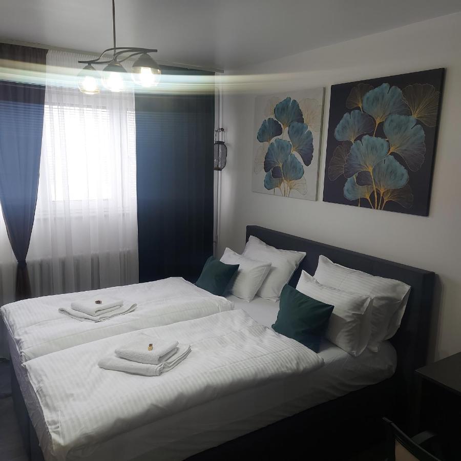 Apartman Pozoriste Penthaus บันยาลูกา ภายนอก รูปภาพ