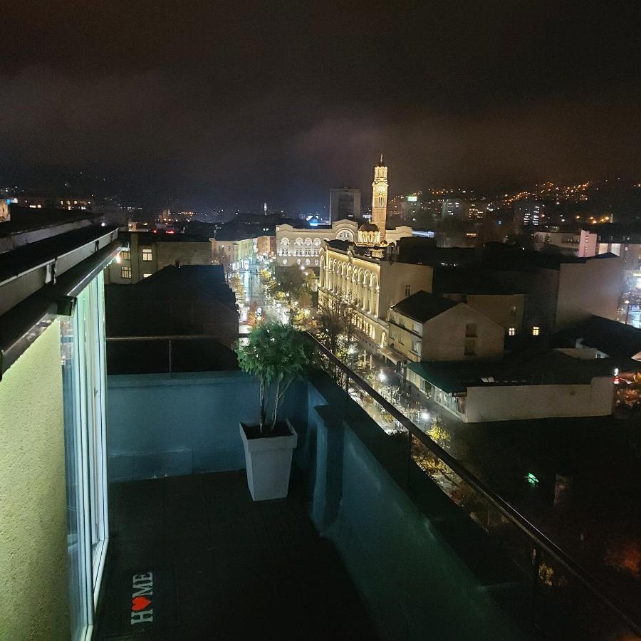 Apartman Pozoriste Penthaus บันยาลูกา ภายนอก รูปภาพ