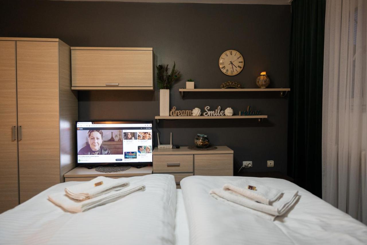 Apartman Pozoriste Penthaus บันยาลูกา ภายนอก รูปภาพ