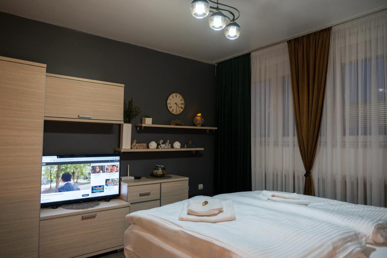 Apartman Pozoriste Penthaus บันยาลูกา ภายนอก รูปภาพ