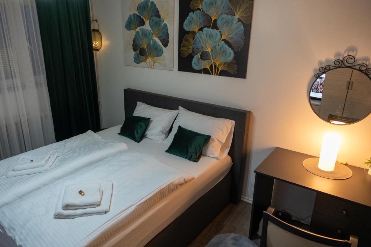 Apartman Pozoriste Penthaus บันยาลูกา ภายนอก รูปภาพ